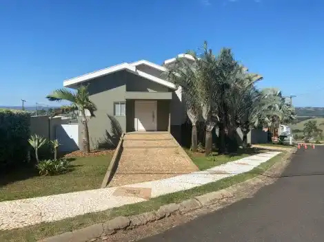 Casa em Condomínio com 3 Dormitórios e 7 Banheiros no Residencial Vale Verde