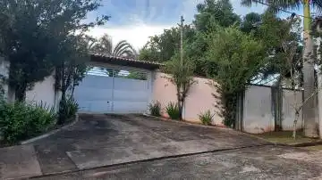 Chácara em Condomínio com 3 Dormitórios e 2 Suítes em Residencial Vale Verde