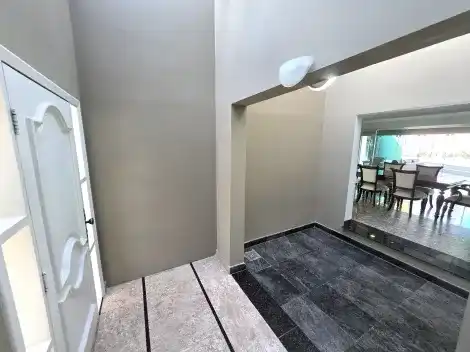 Casa em Condomínio com 3 Dormitórios e 5 Banheiros no Parque Das Esmeraldas