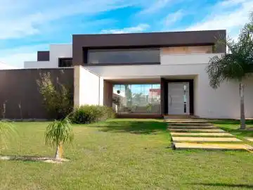 Casa em Condomínio com 5 Suítes e 8 Banheiros no Residencial Vale Verde, Marília