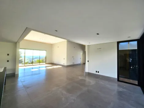 Casa em Condomínio com 3 Suítes e 3 Vagas no Residencial Vale Verde, Marília