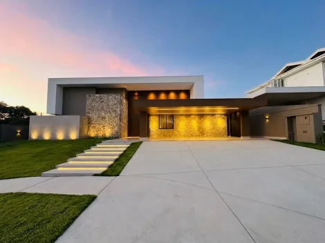 Casa em Condomínio com 4 Suítes e 4 Garagens no Residencial Vale Verde, Marília
