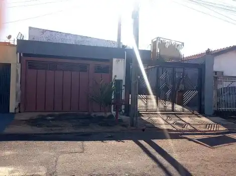 Casa 2 Dormitórios, 2 Banheiros, 3 Vagas no Jardim Guarujá, Marília