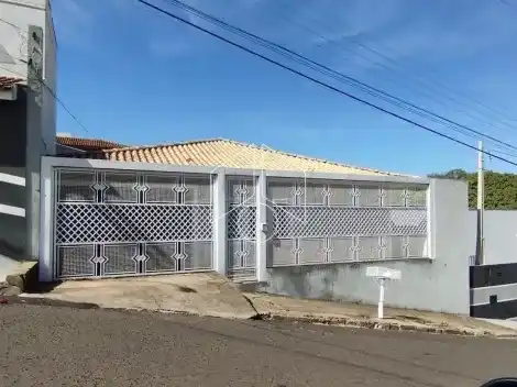 Casa 3 dormitórios, 1 suíte, 2 banheiros, 2 vagas no Jardim Guarujá, Marília