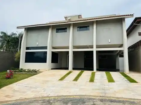 Casa em Condomínio com 4 Dormitórios e 3 Suítes no Parque Das Esmeraldas