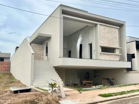 Casa em Condomínio com 3 Suítes e 4 Vagas no Residencial Vale Verde, Marília