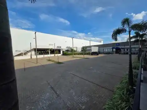 Lojasalão com 2 banheiros e 10 vagas de garagem no Fragata, Marília