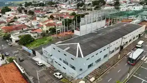 Lojasalão com 12 banheiros e 10 vagas no Fragata, Marília