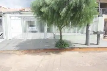 Casa 3 dormitórios, 1 suíte, 2 banheiros, 4 vagas no Jardim Guarujá, Marília