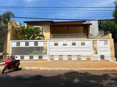 Casa 3 dormitórios, 1 suíte, 4 vagas, 230m², 320m² no P. Das Esmer., Marília