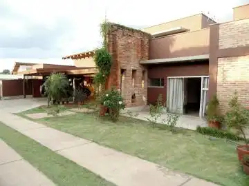 Casa em Condomínio com 3 Suítes e 6 Banheiros no Residencial Vale Verde, Marília
